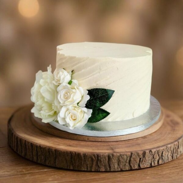 Amelia single-tier wedding cake in ivory buttercream with white roses